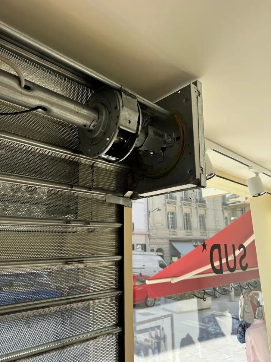 Motorisation de rideau métallique à Marseille 15